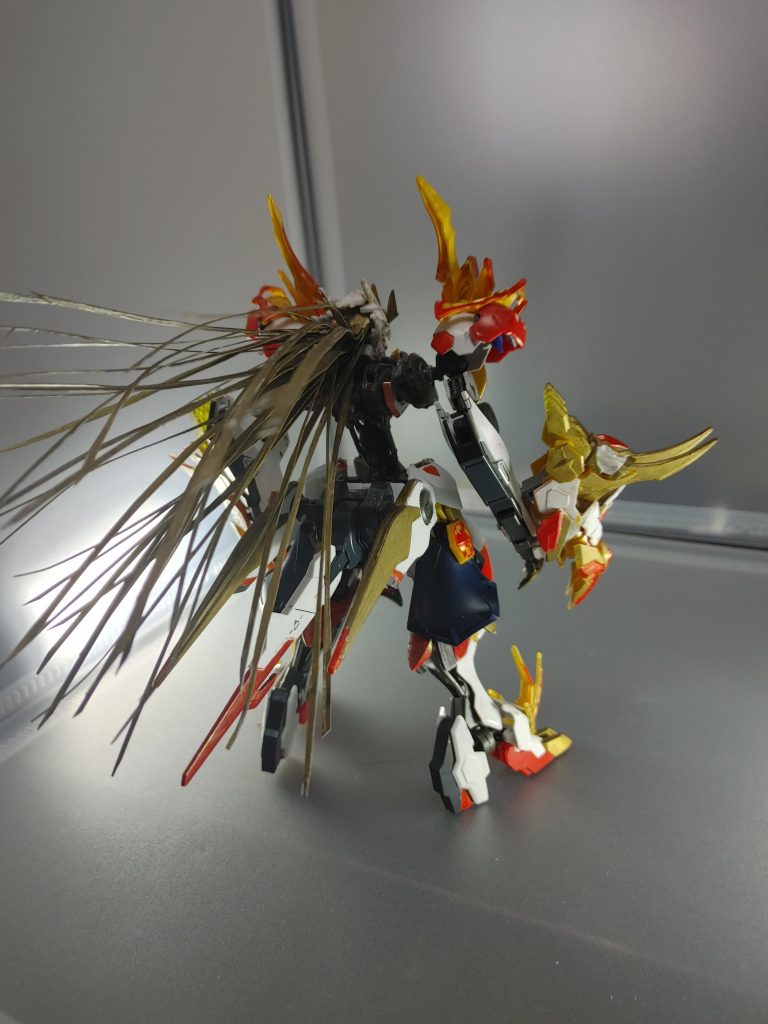 髪の毛は薄めのプラ板で作成してみました。ちなみにバルバトスルプスとバルバトスルプスレクスのHGと三国伝の機体をミキシング?しました笑