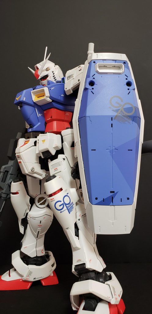 シールドはスプリッター迷彩風の塗装をしてみました