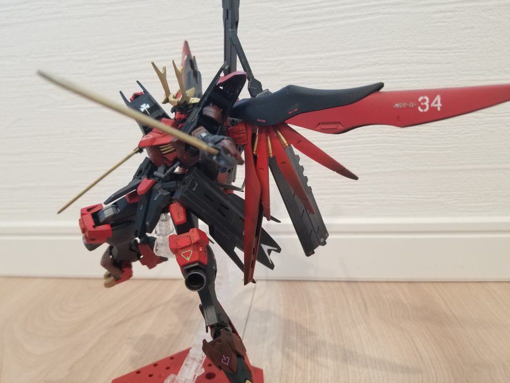 フールフール専用ブレード特殊超硬合金性の双剣。パイロットの意向によりバエル・ソードとは僅かながら重量バランスが違う。