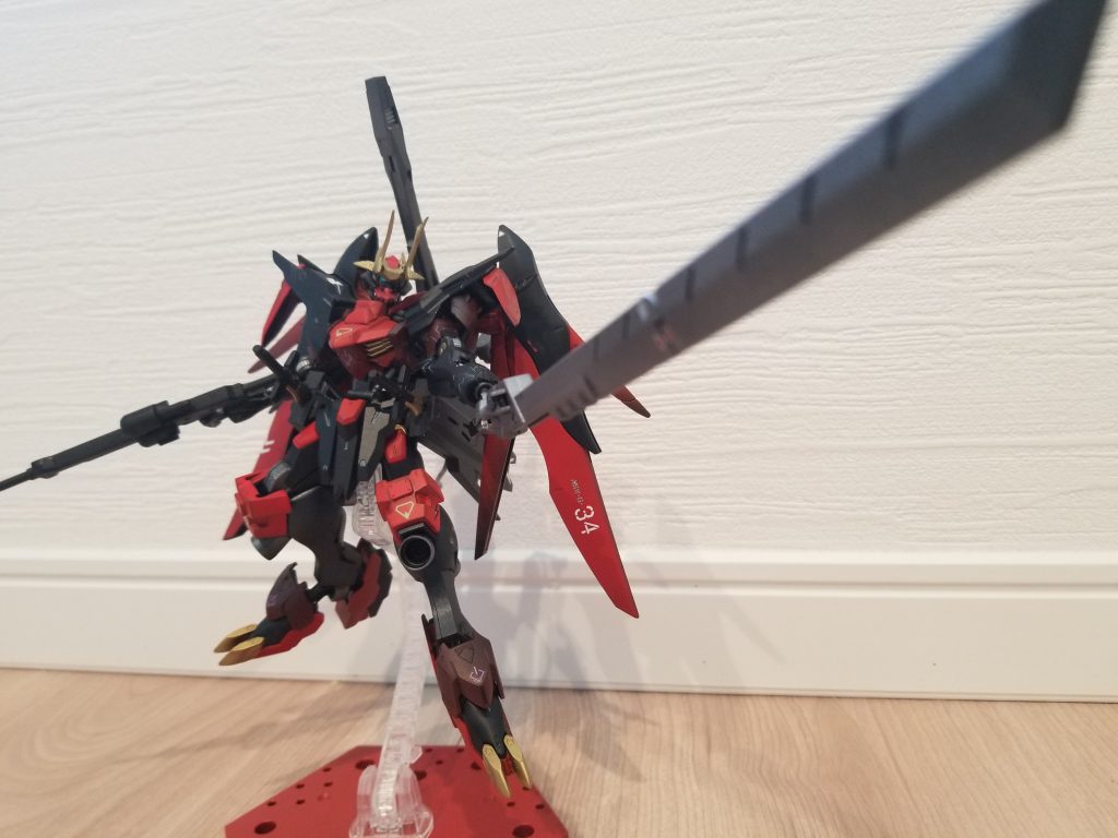 210㎜ライフル後に量産されるライフル。デモリッションナイフ全長を超える折り畳み式のナイフ。折りたたんでシールドとして使用できる。後のアスタロトに受け継がれる。