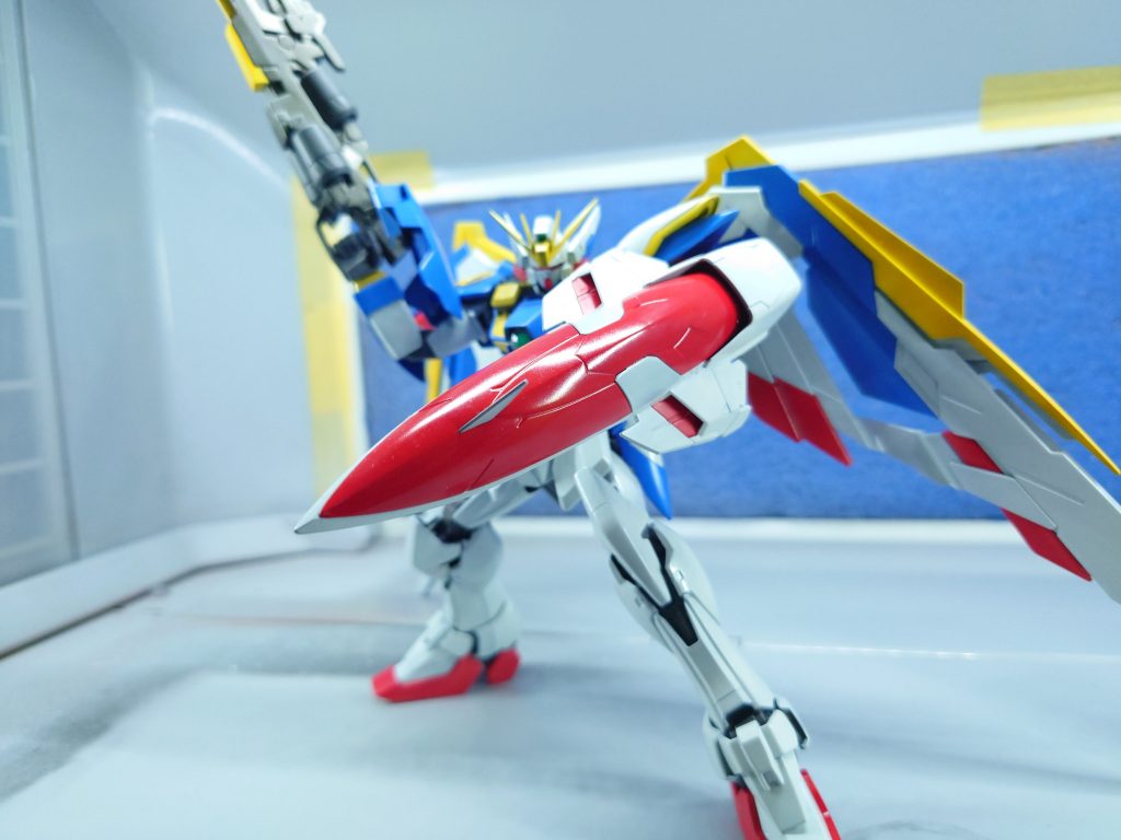 ピントが盾に……wwスカイブルー+メタリックブルー+少量パープルの青とキャラクターイエロー+シャインシルバー+ニュートラルグレー数滴の黄色の色味はかなり気に入ってます写真ではわからないけどうっすらとメタリック感があるんですよねギラギラしすぎてなくていいなぁとあとハーマンレッド最高何も混ぜずにこの色味よもうガンダム系の赤は全部これだけでいいんじゃないかなwwと言うわけで初エアブラシでした最後まで見てくださってありがとうございます次は作りかけのミキシングデスティニーか買ったばかりのサイバスターをミラークローム塗装かなぁサイバスターとかガンスタで上げていいのかな?いや、まずは引っ越しか………