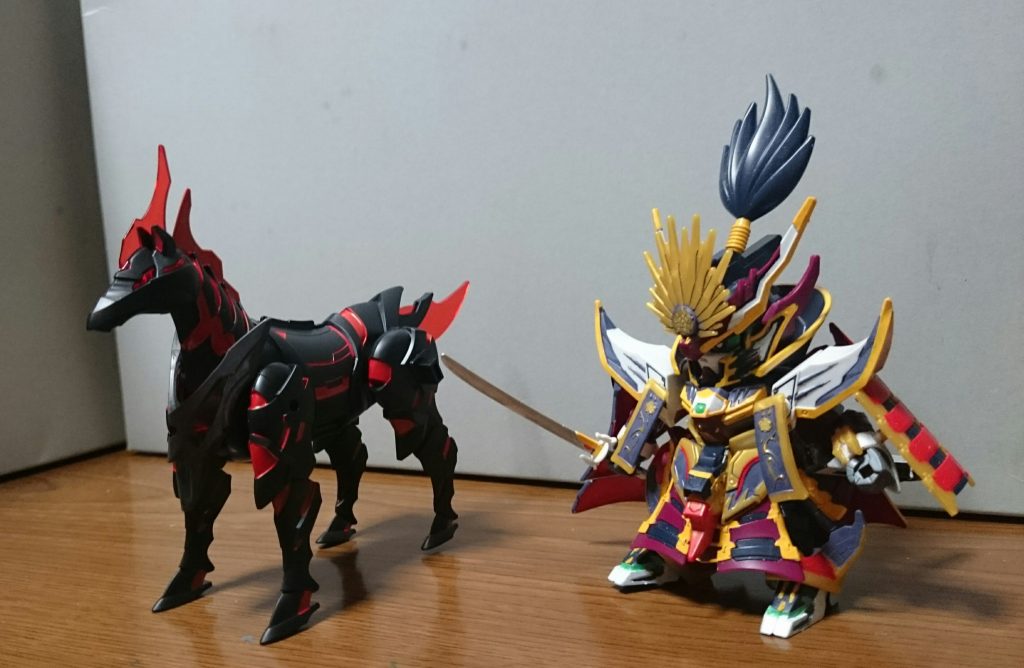 続いて、・軍馬頭部の一部と尻尾が赤いクリアパーツで、その他の赤は総じて塗装が必要っスね。シールもナシ