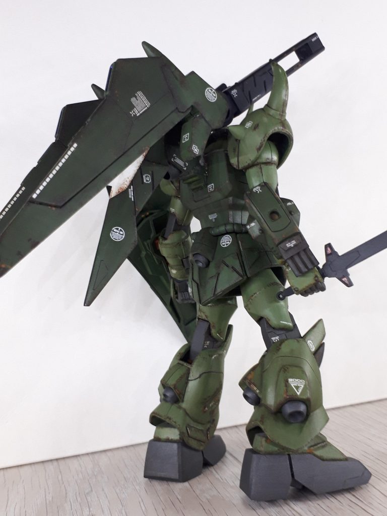 『小さい羽根は？』　『あんなものはただの飾りです。偉い人にはそれが、わからんのです。』　ていうやりとりがあったとか、無かったとか…