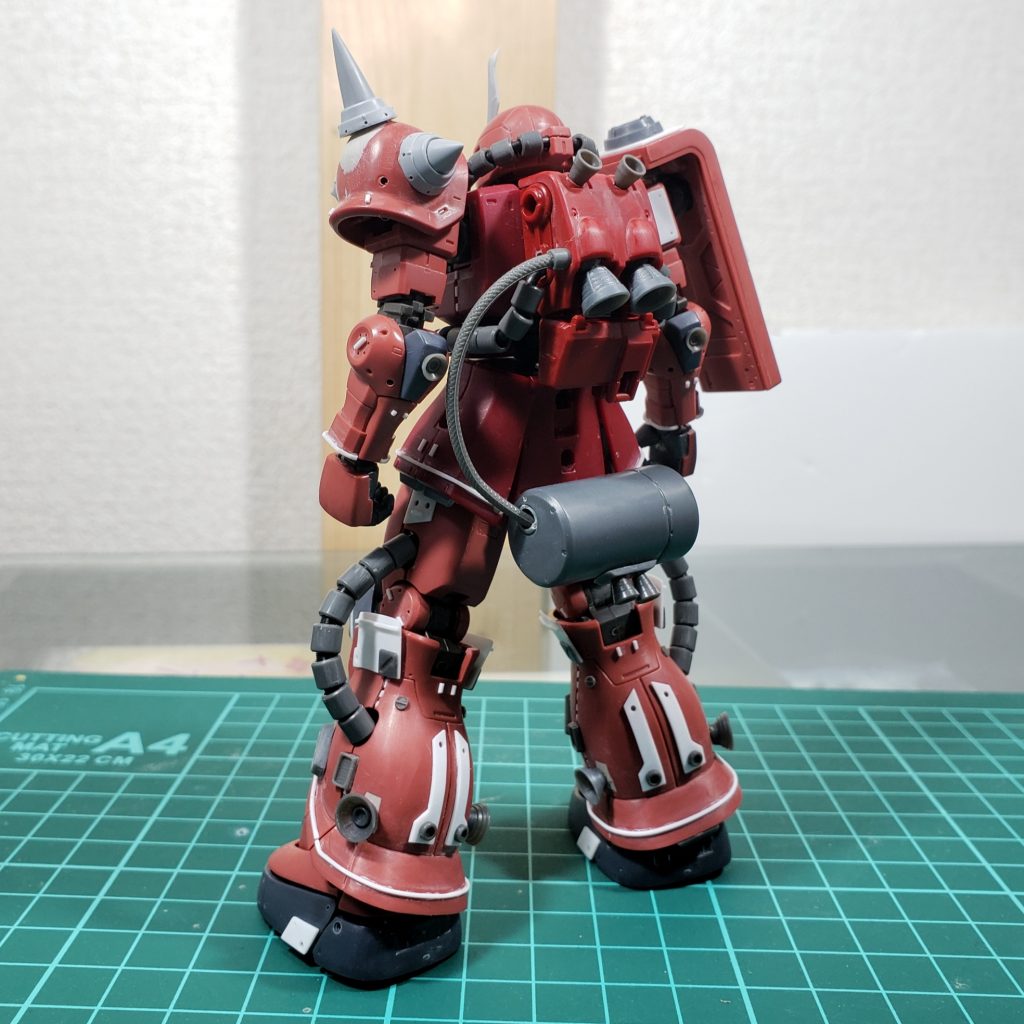 腰にプロタン背負ってます