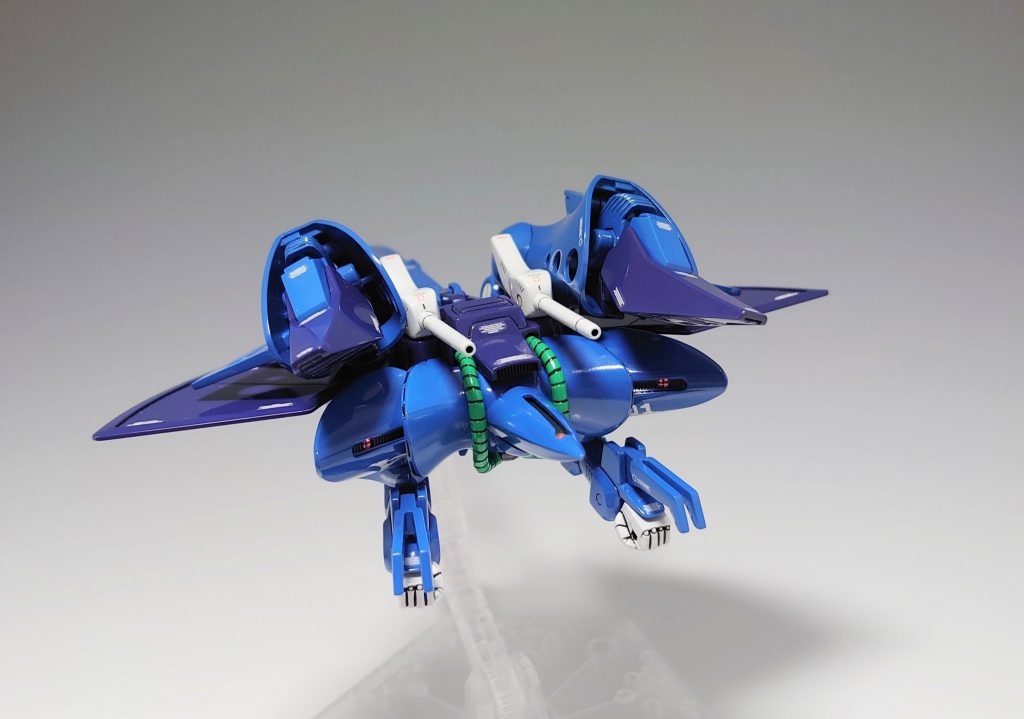 シンプルなシークエンスで完了するMA形態への変形。これだけ簡単なら僅か0.5秒で完了するのも納得です。「スピードではハンブラビの方が上のようだな！」