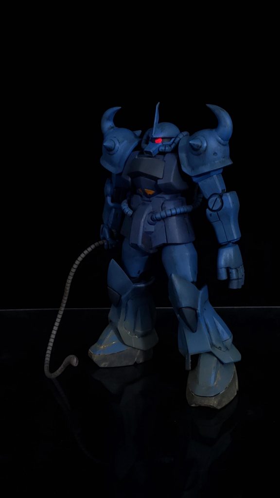 そんで塗装してウェザリングかけて完成!(塗装レシピ完全に忘れました笑)モノアイはシルバーのラピーテープに蛍光ピンクを塗ってるため、暗くして撮影すると光って見えます。今にも「ぐぽーん」と聞こえそうな感じ(*゚∀゚*)