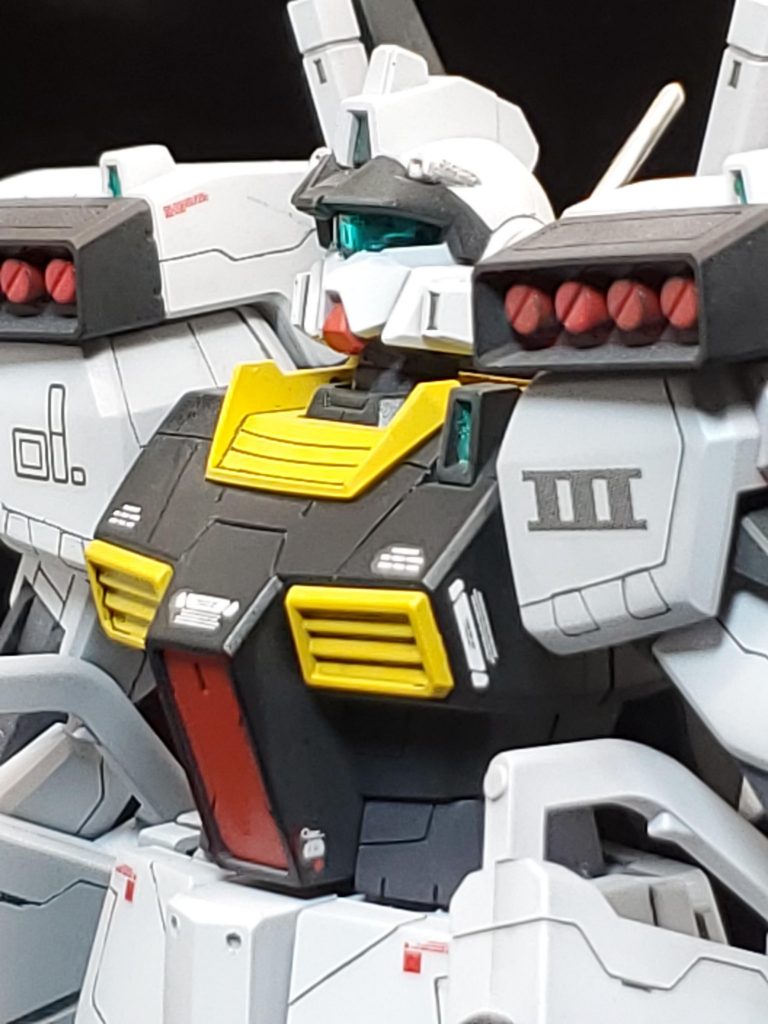 頭部はビームマスターの頭に元の頬パーツを接着し片方のアンテナを切り飛ばしています