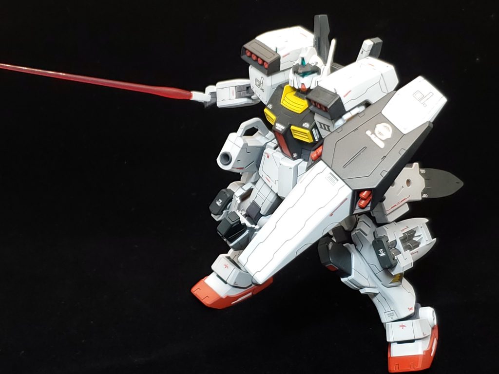 ビームサーベルはキット付属のビーム刃は短めなので長めのヤツを借りました