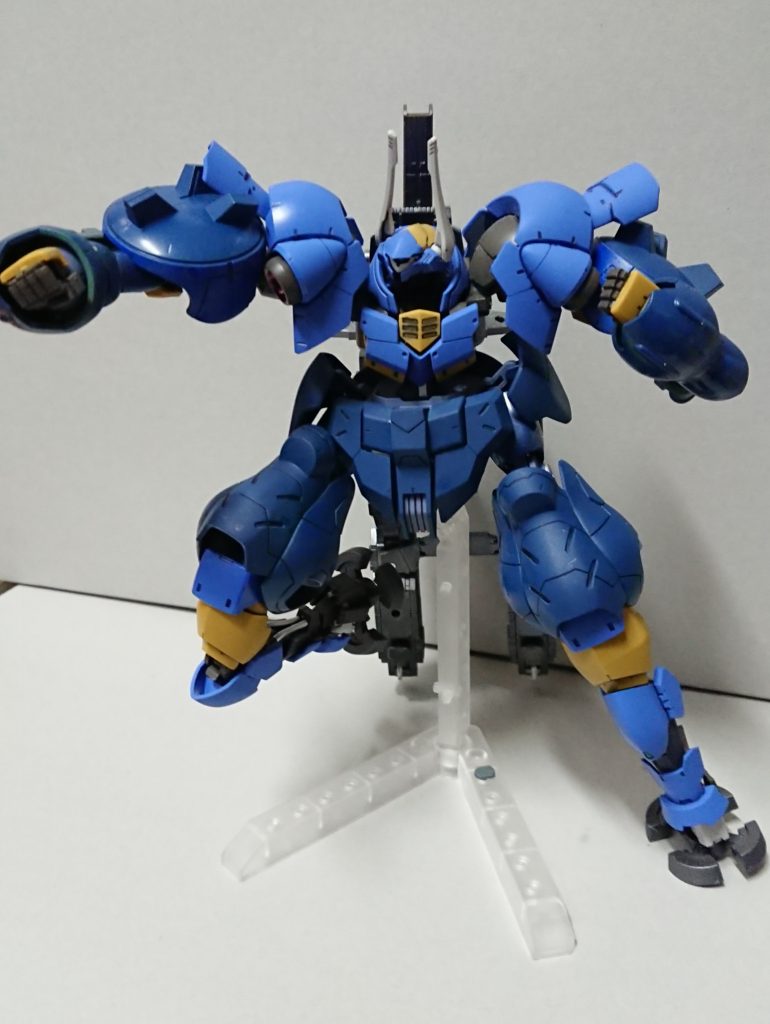 2機体の関節をつなげているので、可動は良好。タンクのキャノン無しでも戦えそうです。