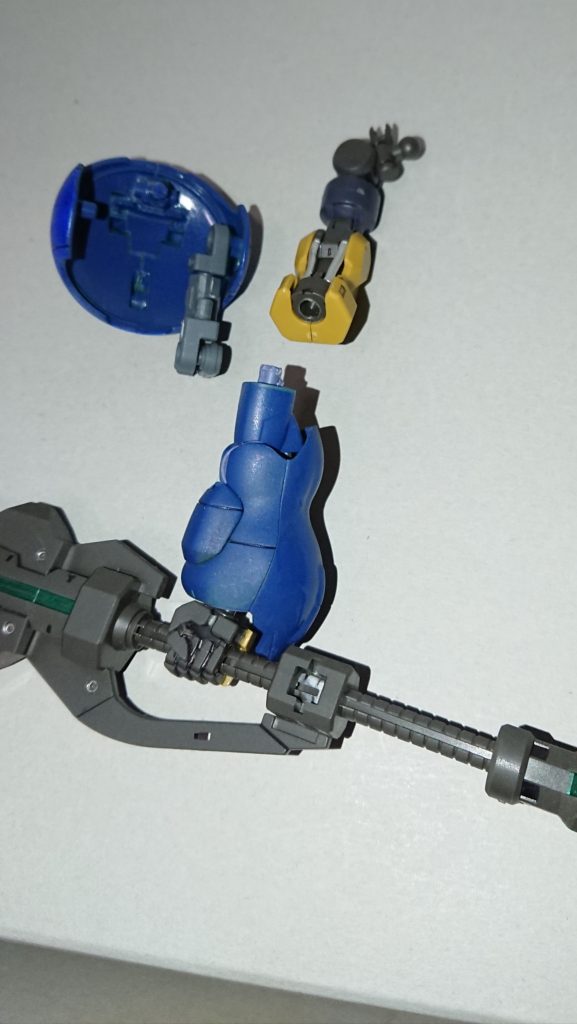 腕部はグシオンの関節を少し削ったらヘルムヴィーゲの手首にフィットしました。