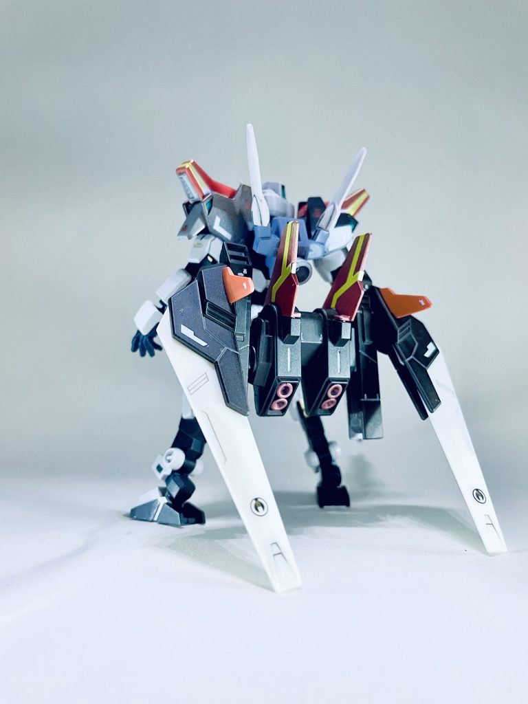 背部はルナゲイザー、接続部はコアガンの余剰パーツを使用。