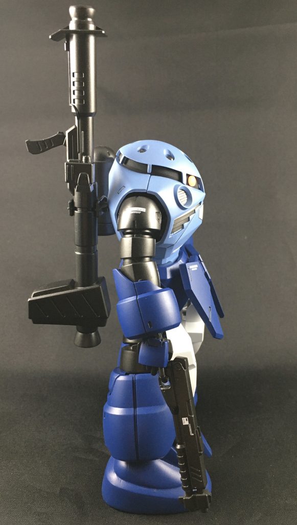 横です、右手のマニュピレーターはケンプファーのショットガン持ち手です