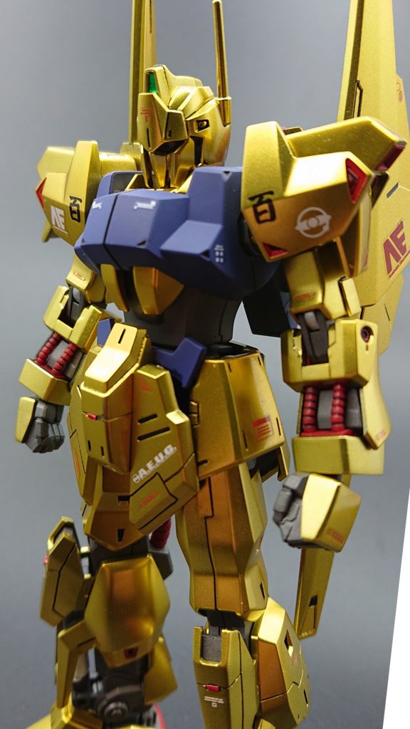 すじ彫りを追加し、レッドチップを埋め込んでます。