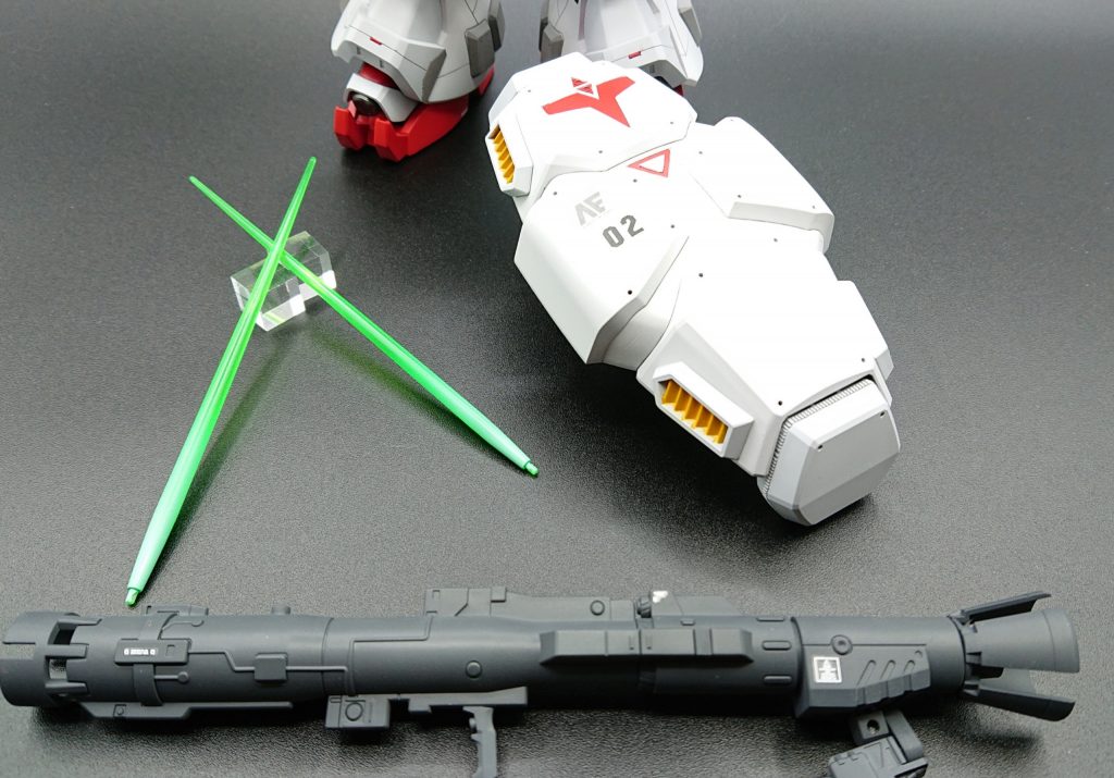 ビームスサーベルもグラデーション塗装 、シールドの塗り分けもめちゃ苦労しました。