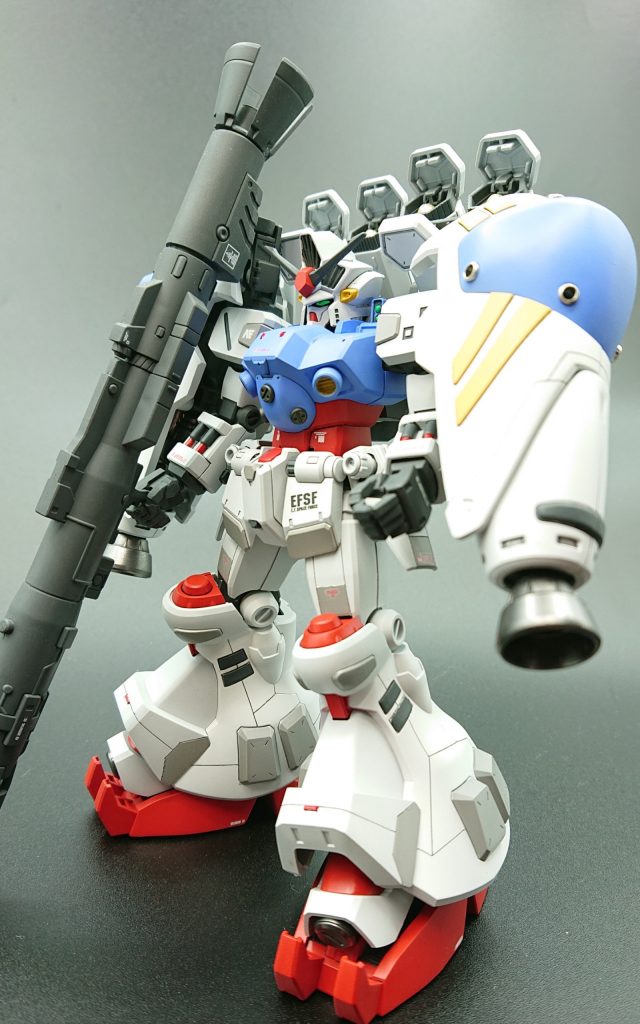 市販の水転写デカールを貼り付け、     つや消しで仕上げました。