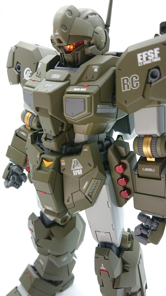 グレネードはパールレッド差し色として、腕の間接部をEXゴールドを