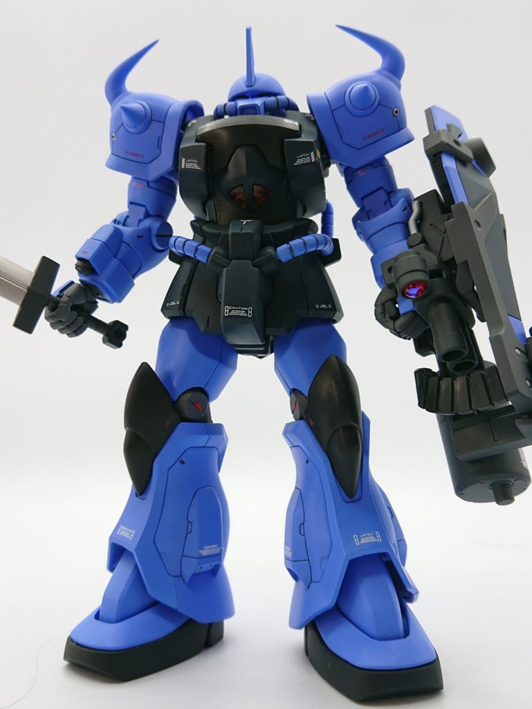 マッシブになるよう胸にプラ板を使ってボリュームup