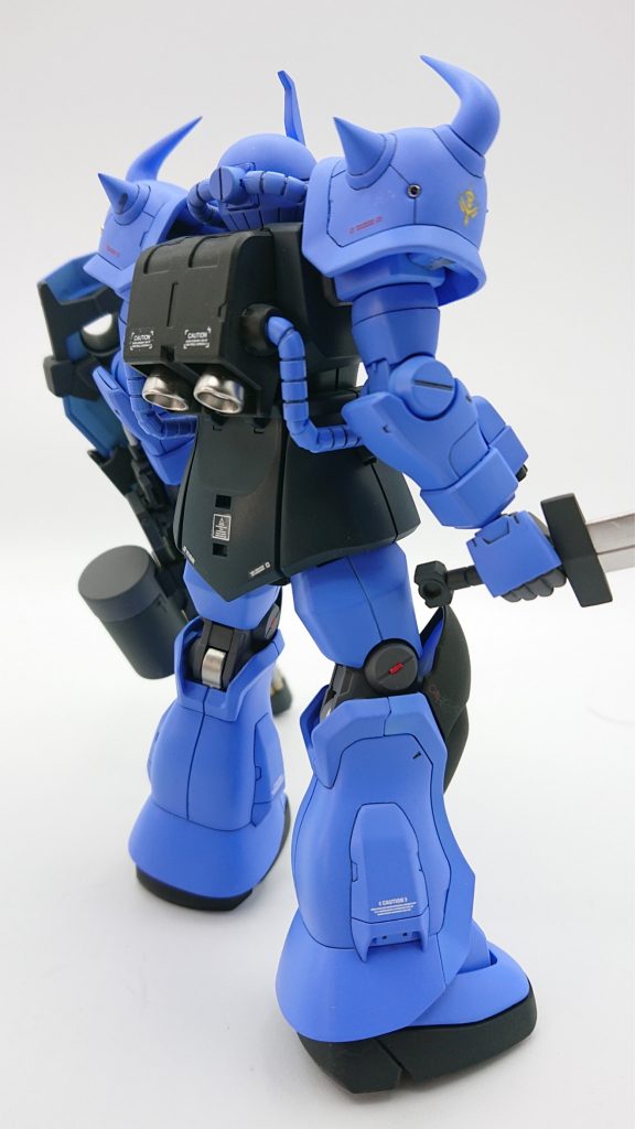 肩にはメタルパイプを埋め込んでます