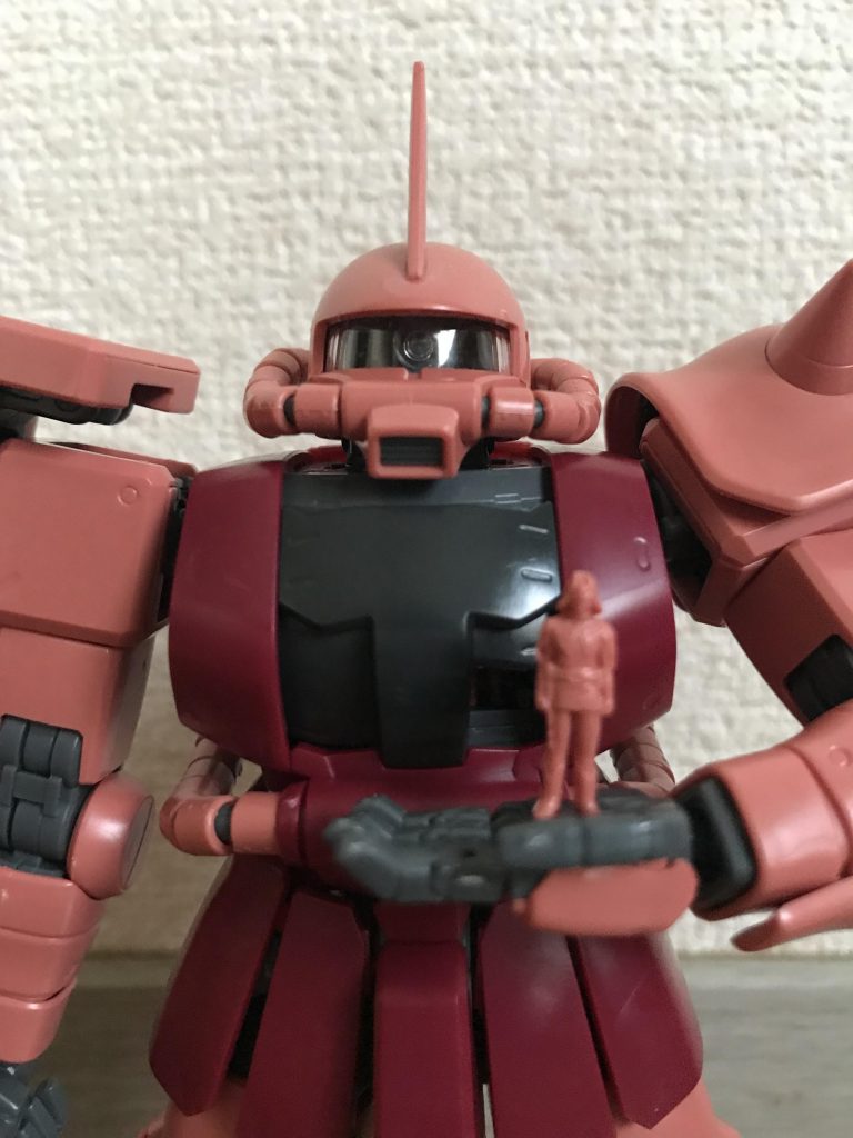 シャアを手に乗っけて見ました