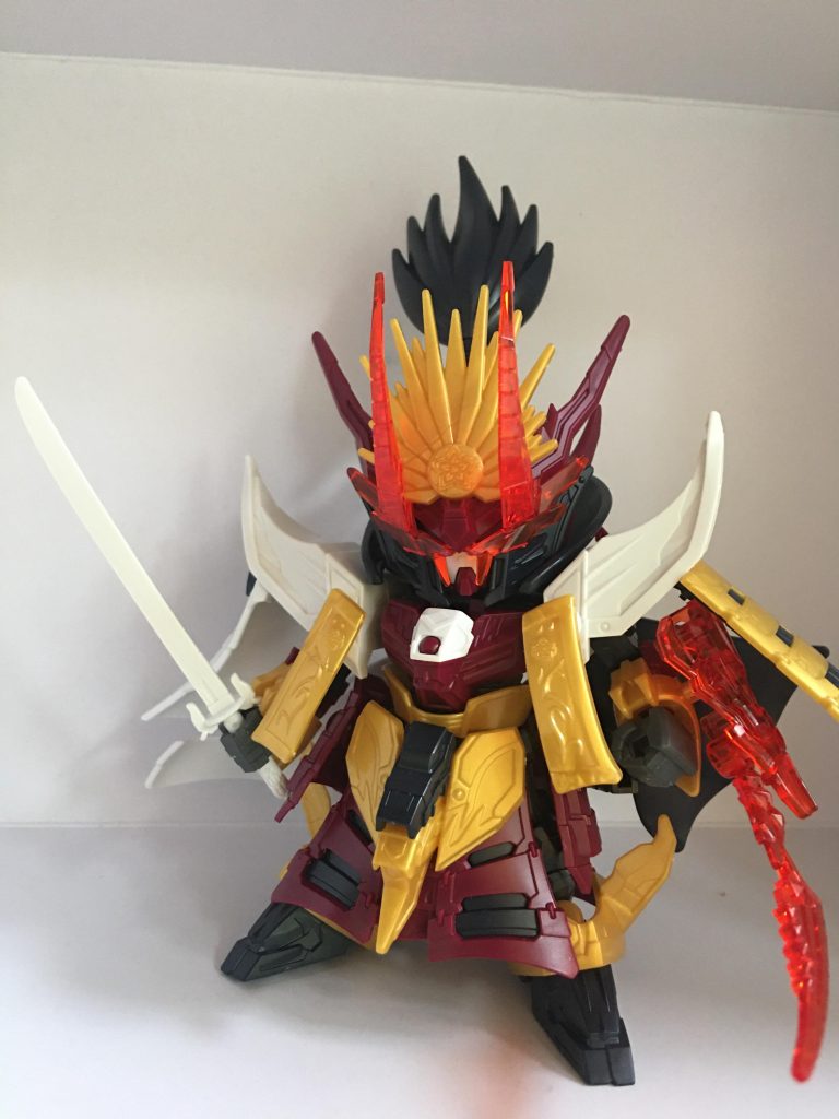 未塗装素組み状態。完成見本とは程遠い別物です。ただデザインはカッコいいし値段もお手頃なので初心者や子供には手に取りやすいキットだと思います。アニメでは黒くなった御館様ですが、更なるパワーアップバージョンなんかも出てくれると嬉しいですね。ヤフオク出品中です。ご覧いただきありがとうございました。