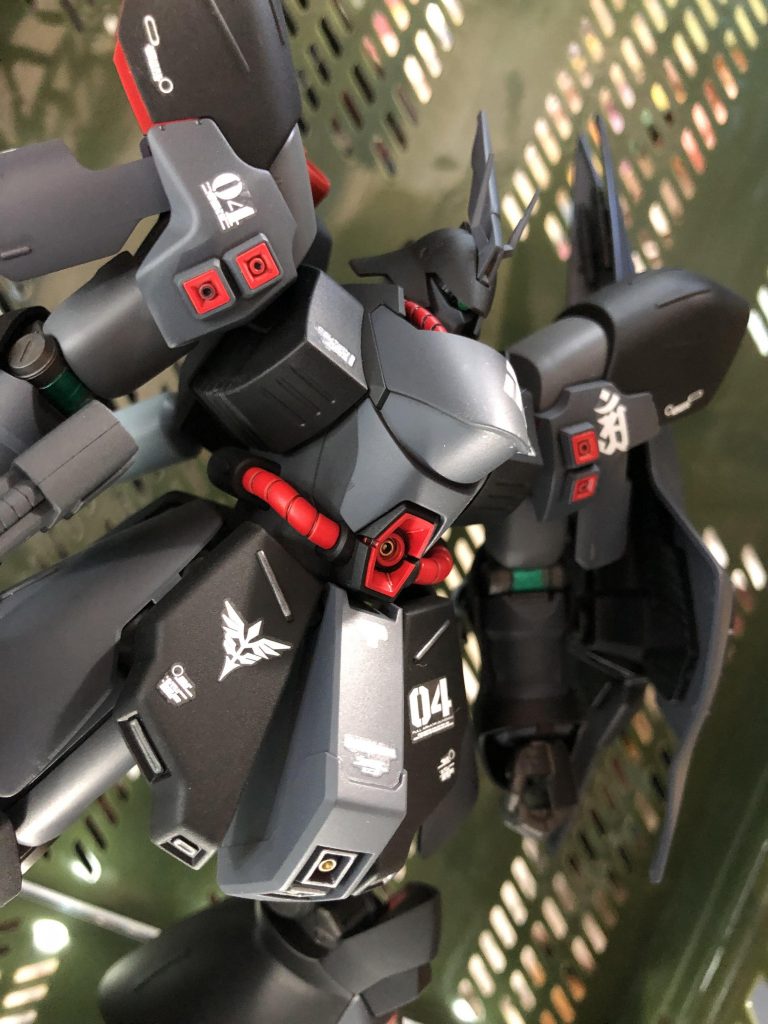 黒いサザビー–8枚目/制作者：真樹京介