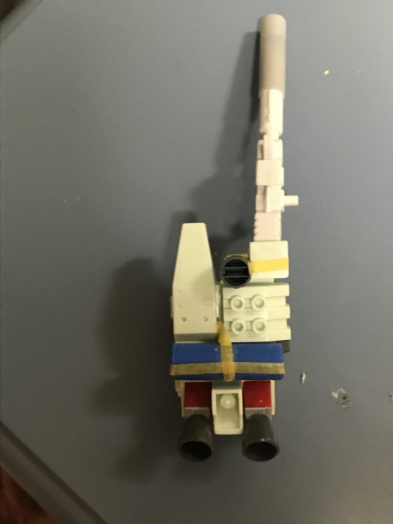 バックパックは旧キットをベースにバーニアを変更タンクはSDから流用キャノンはガンプラエース