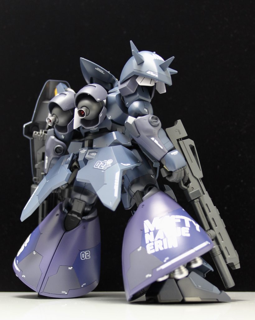 フレア装備のバックショット 。カラーリングも本体より紫に振り、テロリストのアピール的にデカールで派手に装飾しました。