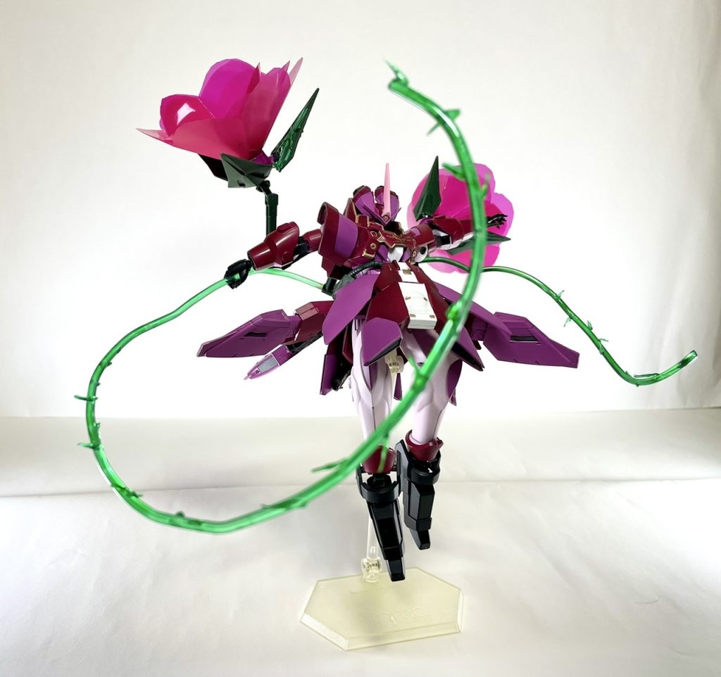 ビームウィップに特殊な出力を行い、棘を形成。TAMIYAさんの曲がるプラ棒にお湯まるくんをちぎってコネコネしたものを取り付けました笑我ながら雑だったなと思ってます笑