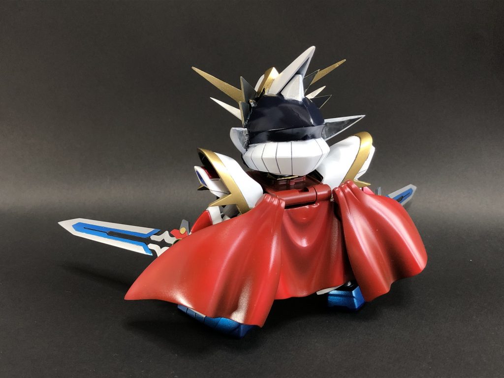 背面。魔竜剣士ゼロにはナイトガンダムのマントが付かないのでネオジム磁石を仕込みました。