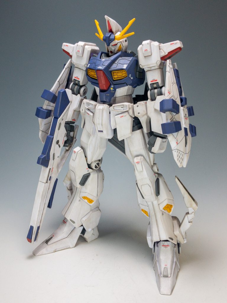 オデュッセウスガンダム形態で。フライトユニットをパージした状態。一気にシンプルな佇まいになりますね(笑)