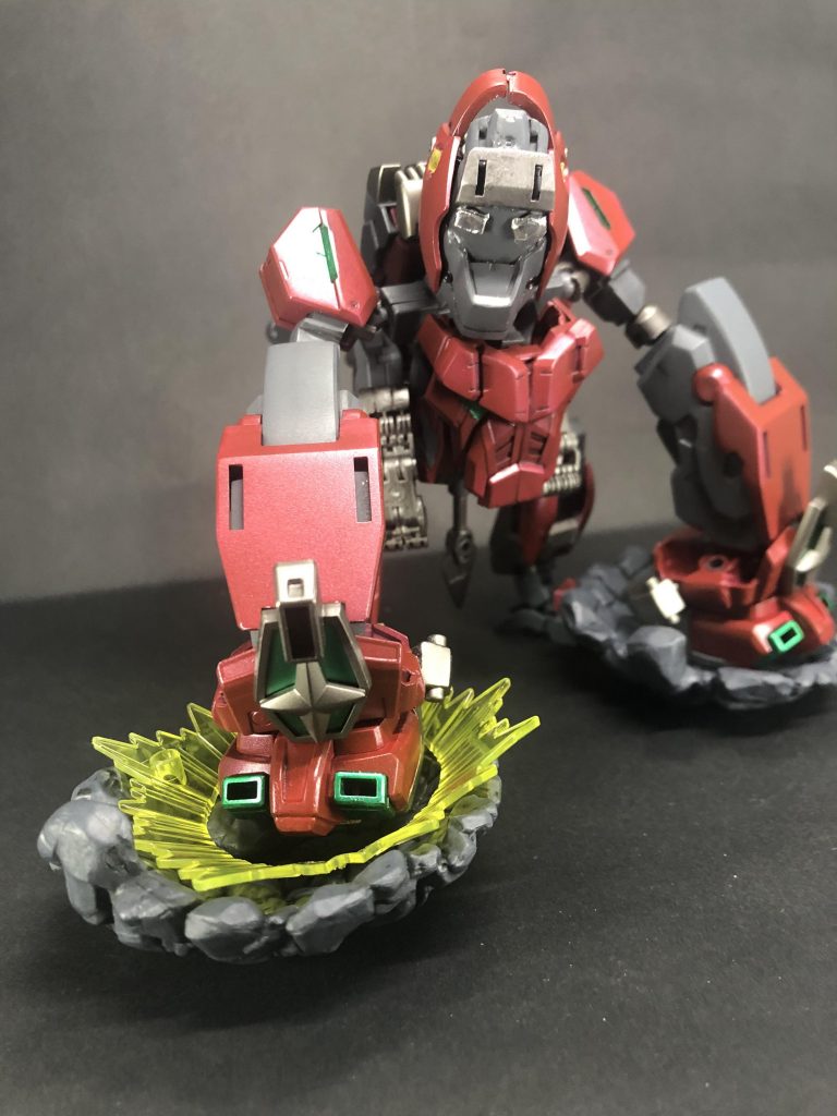 地面に怒羅民愚を発動すると、地震を起こせるウホッ！そのときは出来れば空を飛ばないで欲しいッホ…。解説④ゴリラが胸を叩くドラミング、実はグーじゃなくてパーでやるみたいですね。キングコングだったかな…昔の映画の影響でグーが広まっちゃったみたいです。正しくはパー。パーツの構造上パーにはできないので、今回はイメージ優先としましたw