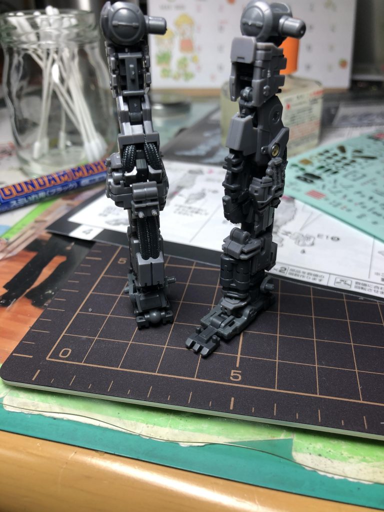 メッシュのパイプ？の先の部分も接着剤で解けるのを防止しています。