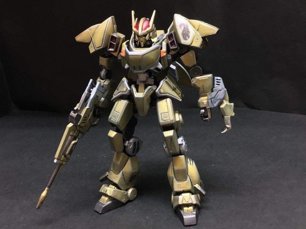 フレームをチラ見せしつつ細身ではなくマッシブなシルエットになるように意識して製作していきました。