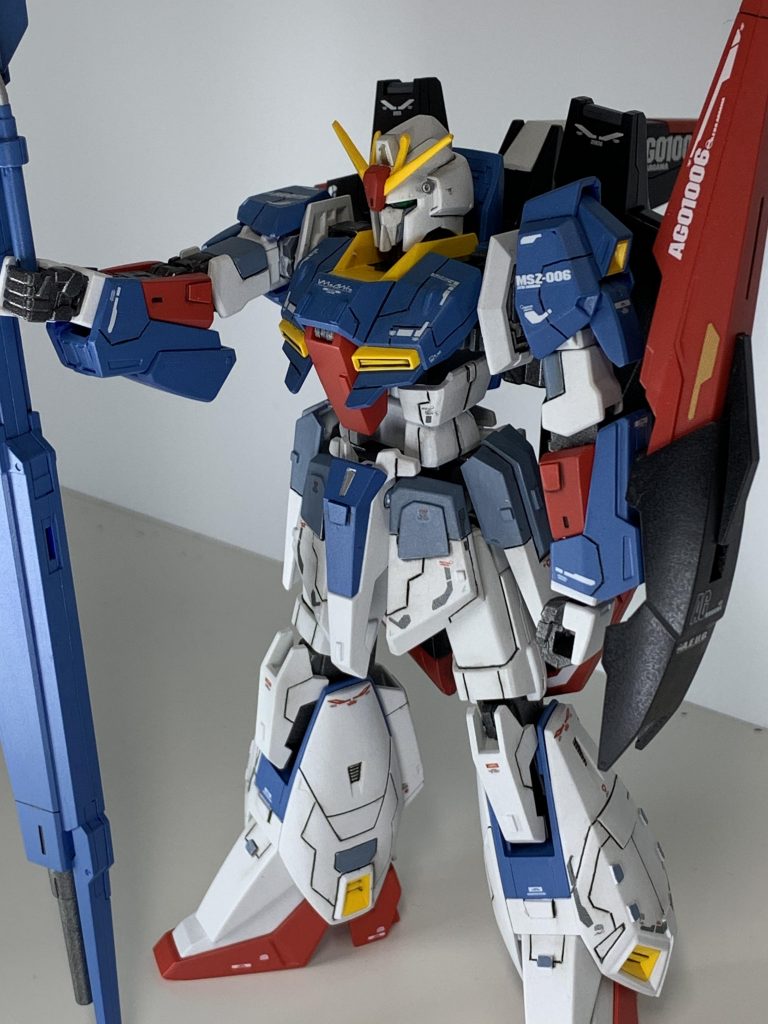 子供の頃初めて作ったガンプラで、当時は1番初期のZガンダム(旧キット)だったような気がしますが、すごく思い入れの強い機体。(アニメは見てませんが。。。)リバイブ版になって再度作れて大満足です^ ^Zガンダムはやはりカッコいい!MGも作りたくなりました^ ^