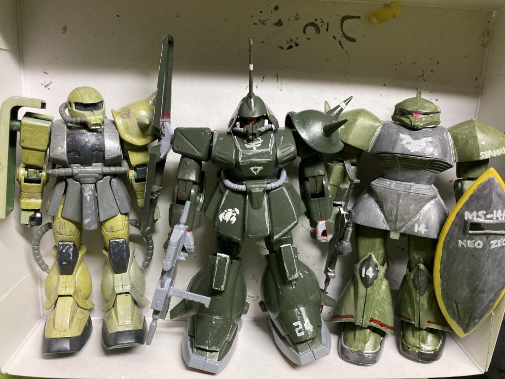 緑系の作品同士で並べてみました。これで一部隊作れそうですね。