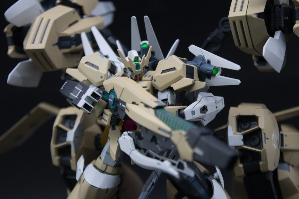 ”アンクーシャMk3”本機専用のビームスナイパーキャノン、取り回しを犠牲にしたが、シュートライフルU7と同等の超高精度狙撃をこなせる上、それより遥かに高い威力と弾速を得た。切替により低速ホーミングレイも発射可能。銃身下方には二本の象牙ようなバイポットを展開できる、対ビームコーティキングを附着しており、射撃安定用以外は衝角としても機能する。