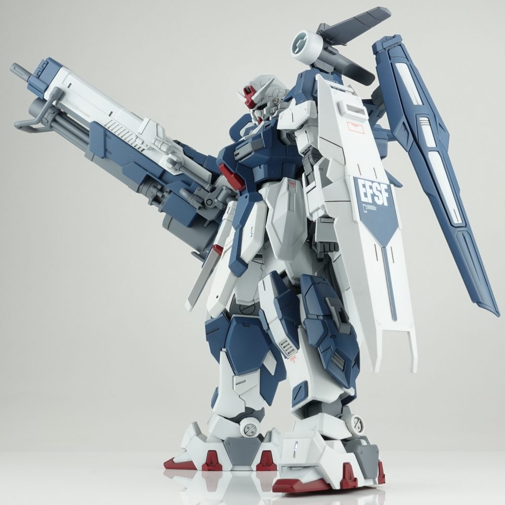 側面。なんとなくEFSFのデカールを貼りました。