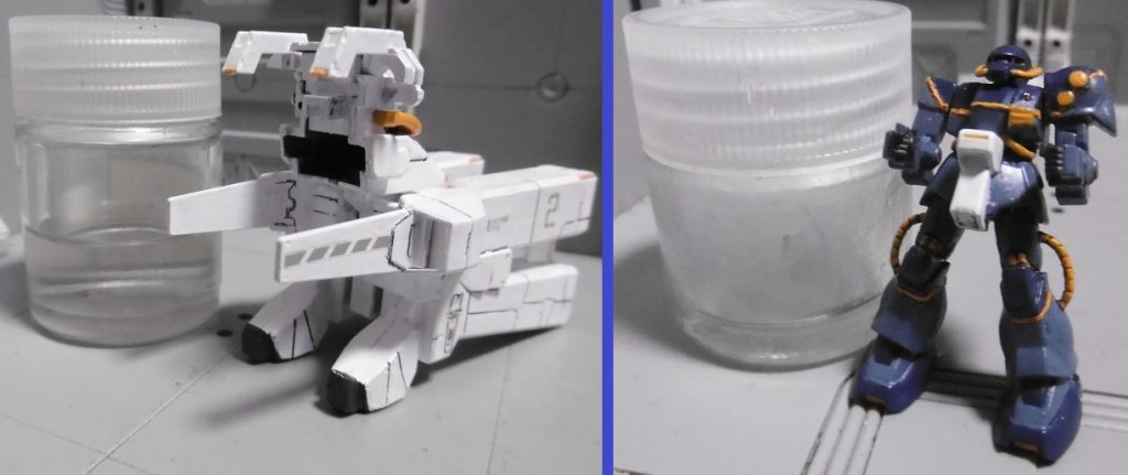 ユニットは全高 約4.8cmMSは頭頂部から爪先まで 約4.25cm前者はクレオスのMr.スペアボトルと、後者はクレオスカラーの一般的な塗料ビンと、各々ほぼ同サイズです。