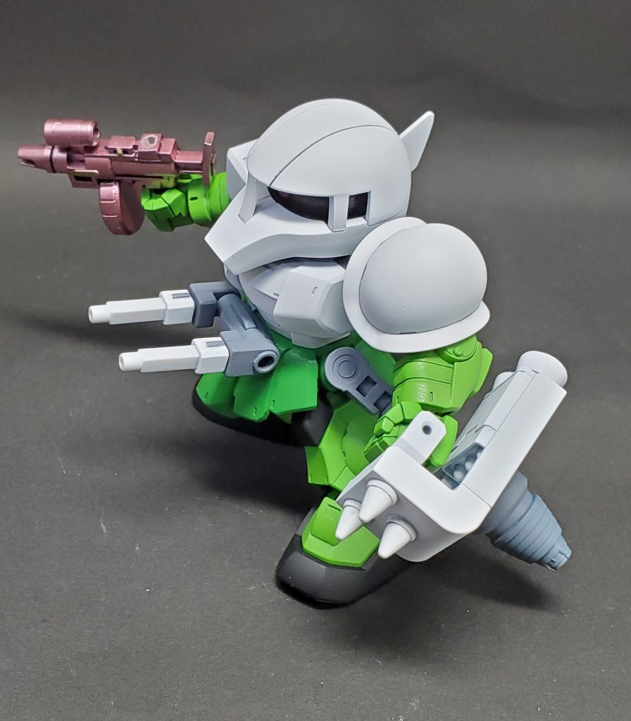 ・サブ射撃 速射ビームガン 腰に固定されているので射角は制限されるがハンズフリーで撃てるのでそれなりに便利。