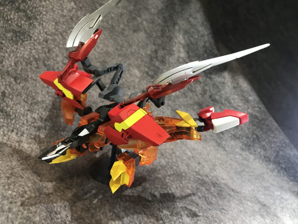 コアブレイズガンダム専用のペテルギウスアーマー。紅く燃える炎の力を宿し、ドッキングすることで更なる力を手にすることができる。
