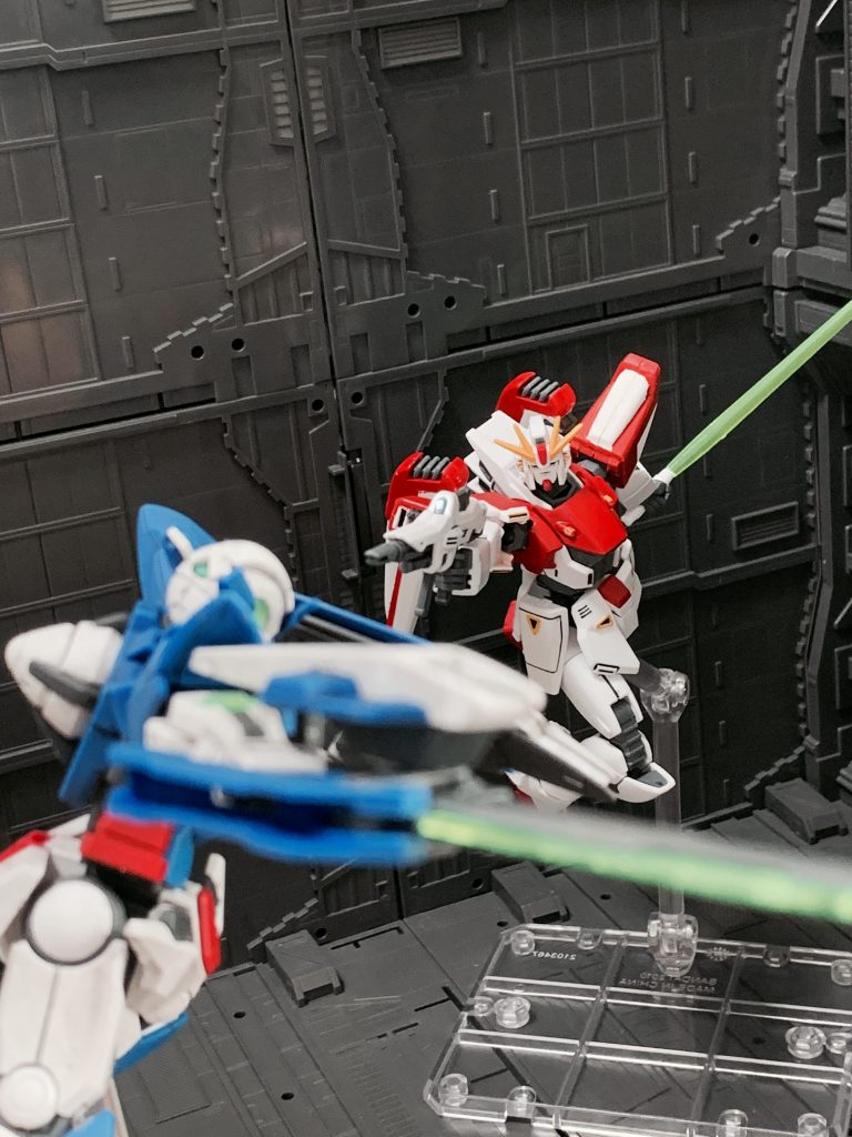 ここからはF91イマジンとの対戦をイメージした写真で。「タツヤ!なぜ3代目を襲名した!」