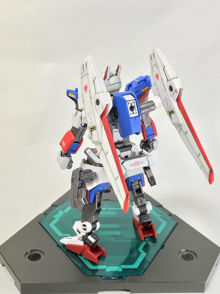 ウイング型バーニアを背中に装備