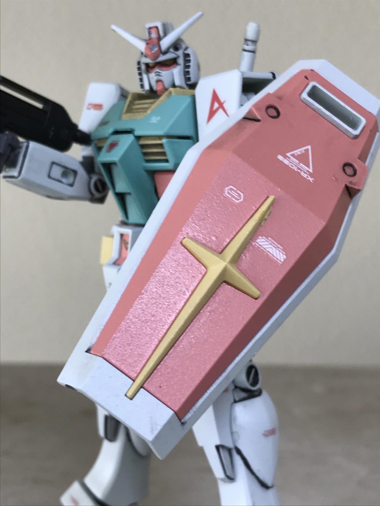 シールド塗装は マスオレッドで 塗装しました。水転写デカールは 少し貼りました。