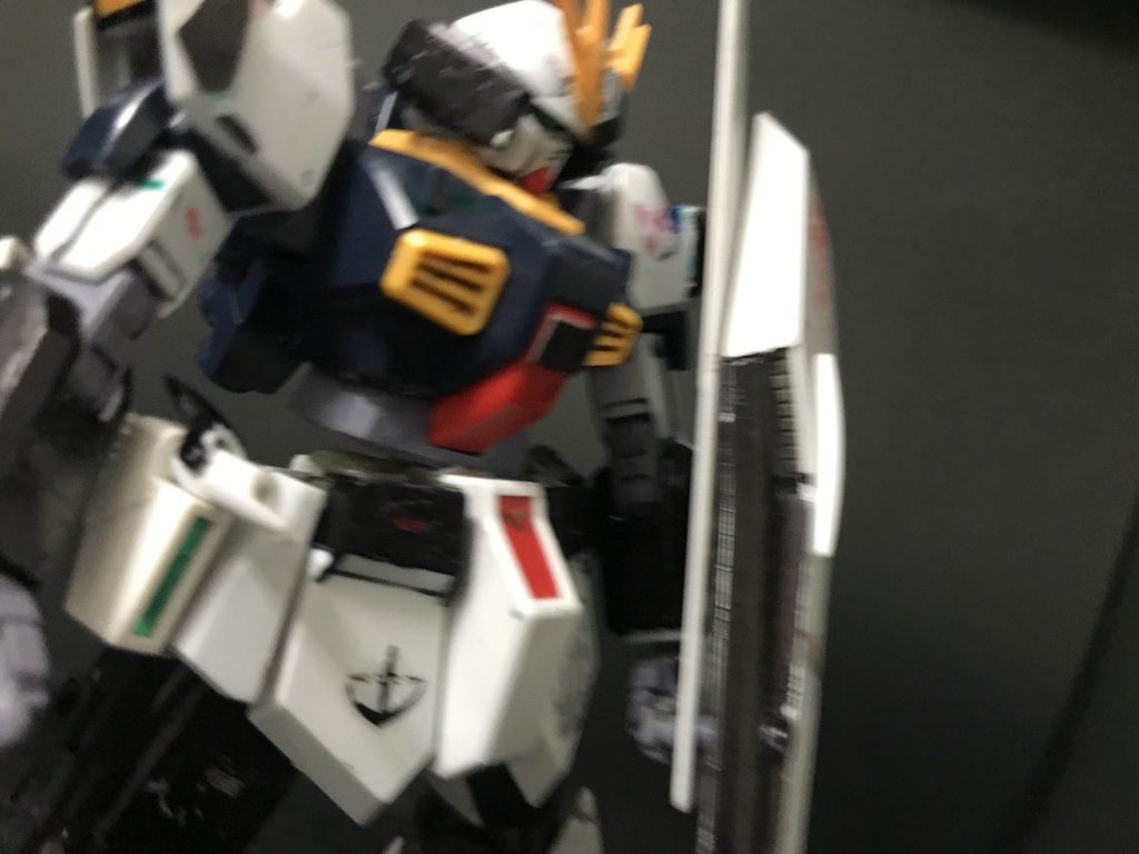 νsガンダム「これこそが純粋な力のみ成…」サバーニァー「あぶなぁい!」サバーニァー「ジャンプ!」νsガンダム「了解!」