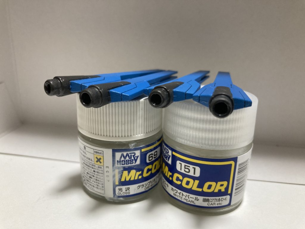 紹介し忘れていたことが1つ。GNファングは浮いているところをどうしても再現したかったので、Figure-rise Effectsを付けれるようにピンバイスで穴を開けました。おかげで飾った時に躍動感が出ます！あとカラーリングも本来の物より少し変えてあります。こだわりポイントその4です( •̀ω•́ )وそれでは今度こそ最後まで見てくださり、ありがとうございました( ´ ▽ ` )ﾉ