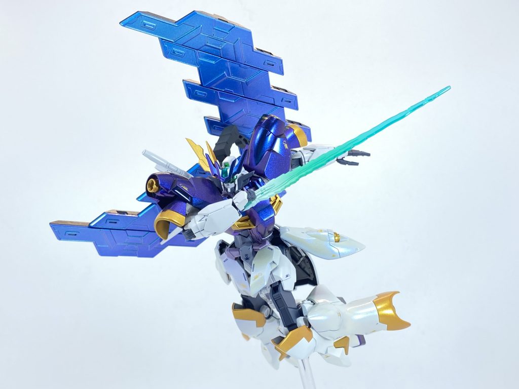 腕部ビームブレイドも引き続き使用可能。