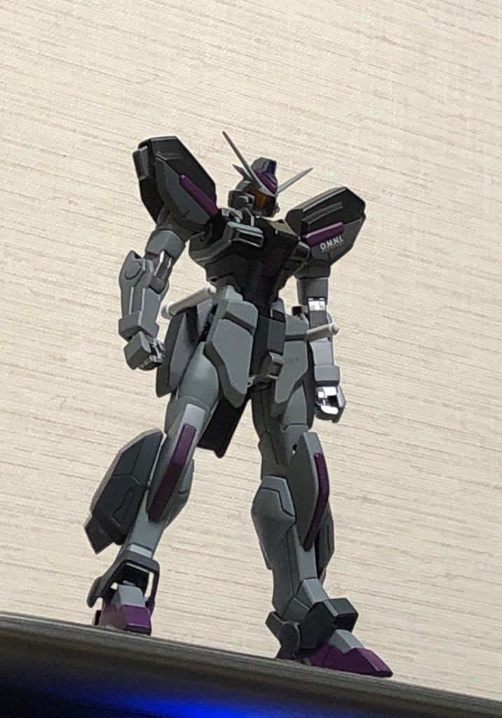 顔を30MMの物に変更して完成です!今回はデカールもあっさりにしました(*^^*)以上、簡単フィニッシュでしたが如何でした?SEEDにいそうな感じが出ていたら嬉しいです(,,꒪꒫꒪,,)次の投稿未定ですが、多分ダガーLやるかもしれないので、待っててくださいね(^-^)/