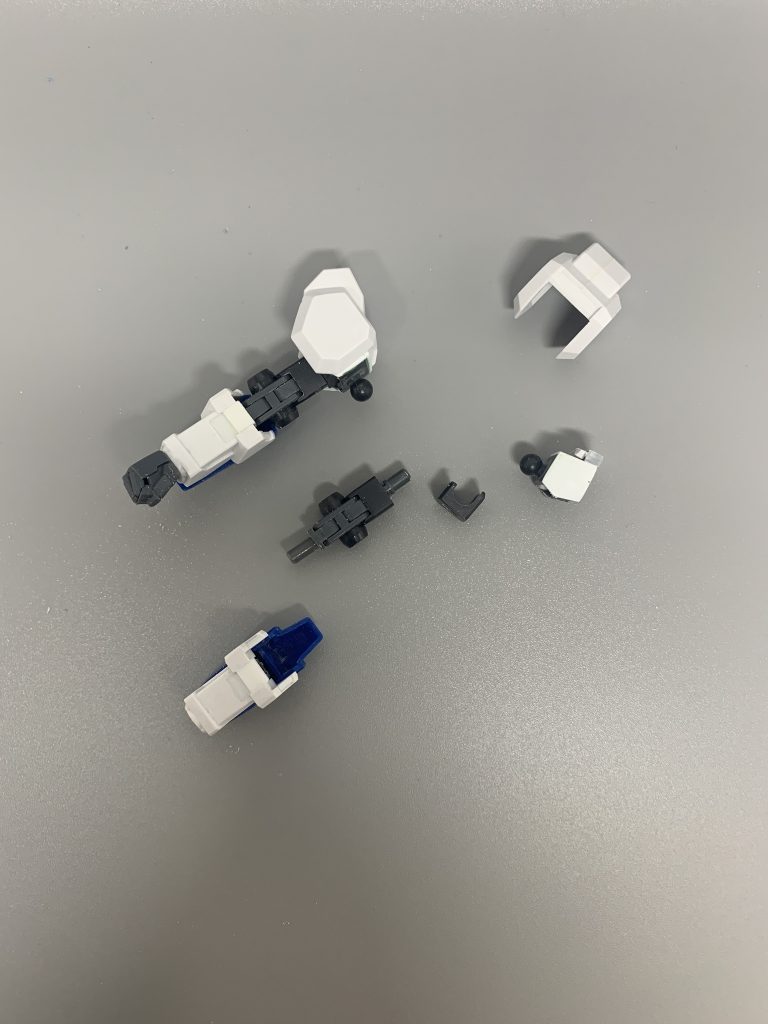 腕はブラックウォーリアをベースにして装甲をトリスタンに。ガワラ曲げができるようになりました