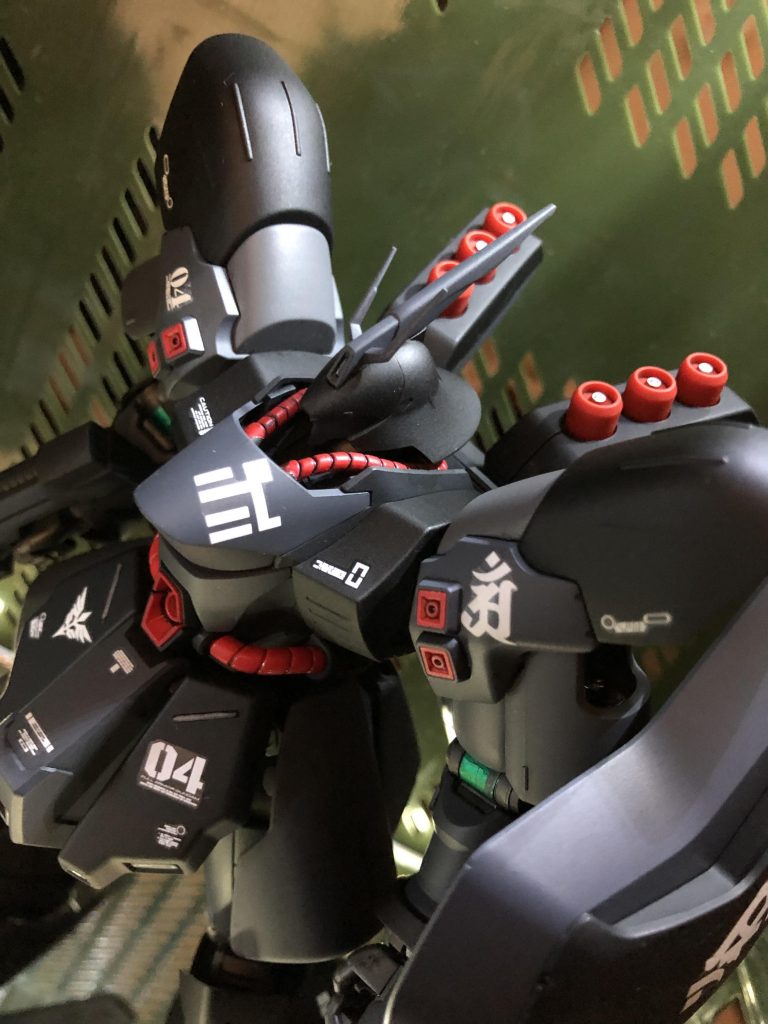 黒いサザビー–7枚目/制作者：真樹京介