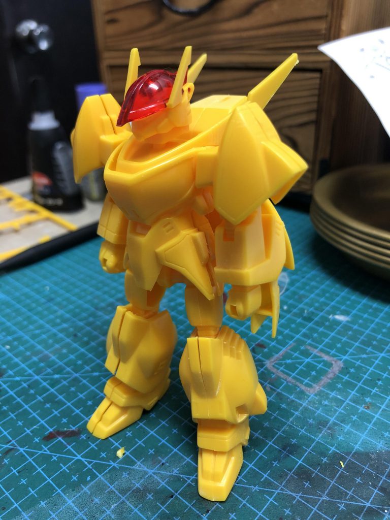 横から旧キット。